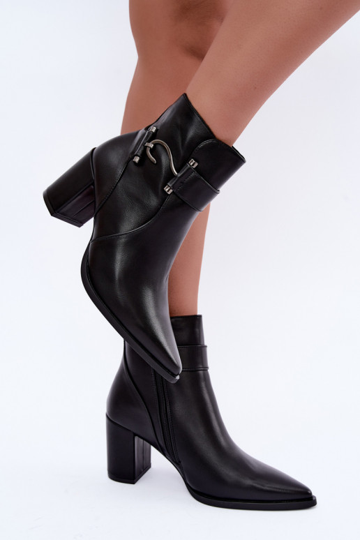 Botines cálidos con tacones y adornos en negro Isarae