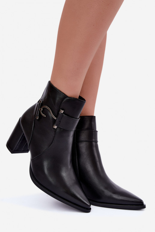 Botines cálidos con tacones y adornos en negro Isarae