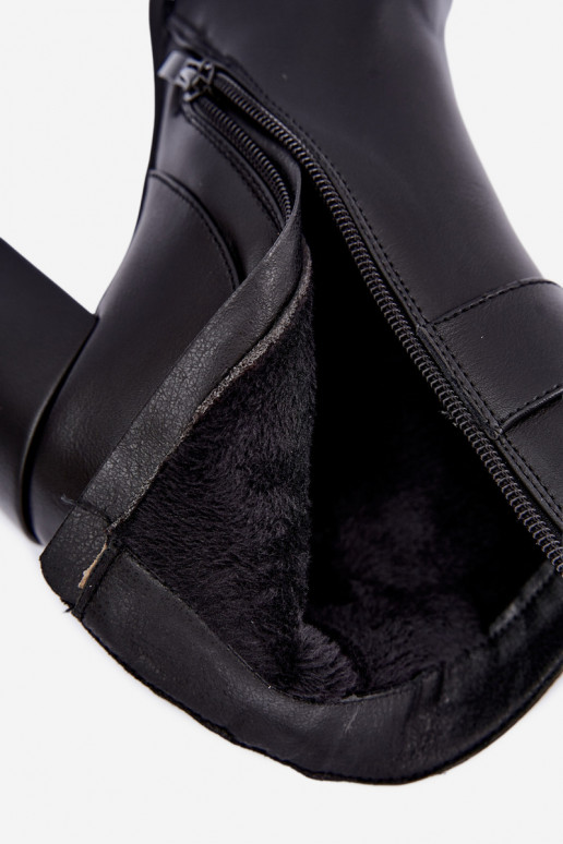 Botines cálidos con tacones y adornos en negro Isarae