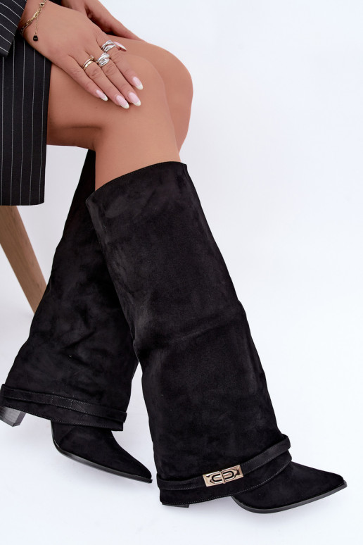 Botas altas cálidas con caña cosida y tacones en negro Jorella