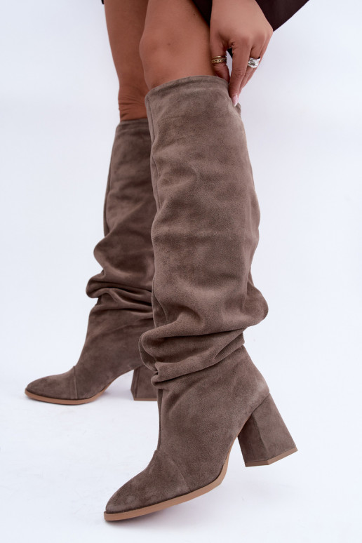Botas altas cálidas arrugadas con tacones en ante sintético color arcilla Zazoo 4228