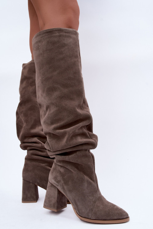 Botas altas cálidas arrugadas con tacones en ante sintético color arcilla Zazoo 4228