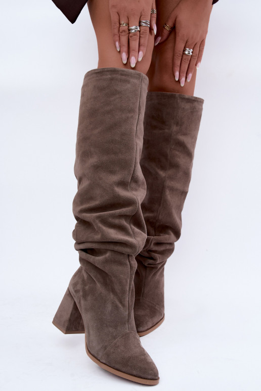 Botas altas cálidas arrugadas con tacones en ante sintético color arcilla Zazoo 4228