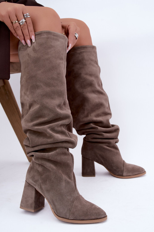 Botas altas cálidas arrugadas con tacones en ante sintético color arcilla Zazoo 4228