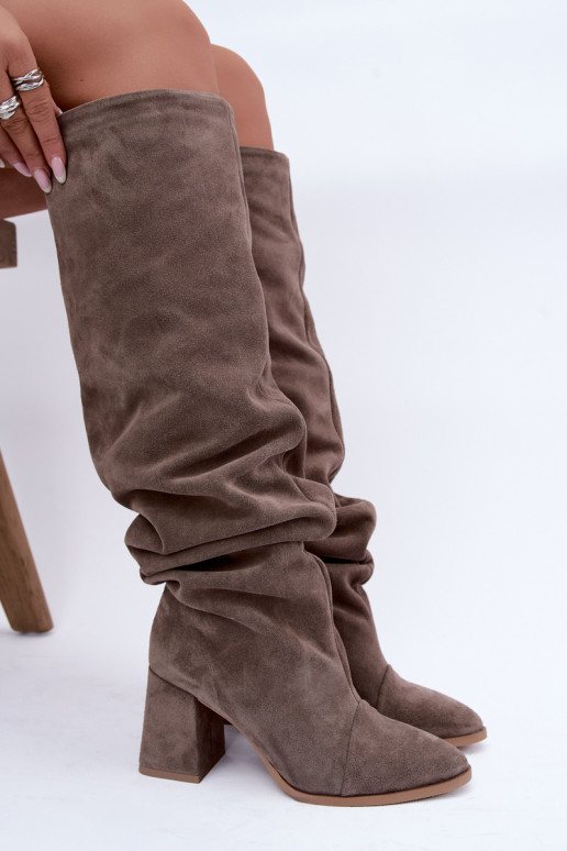 Botas altas cálidas arrugadas con tacones en ante sintético color arcilla Zazoo 4228