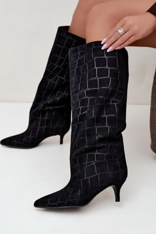 Botas negras de caña alta con detalles grabados y tacones Cazelle