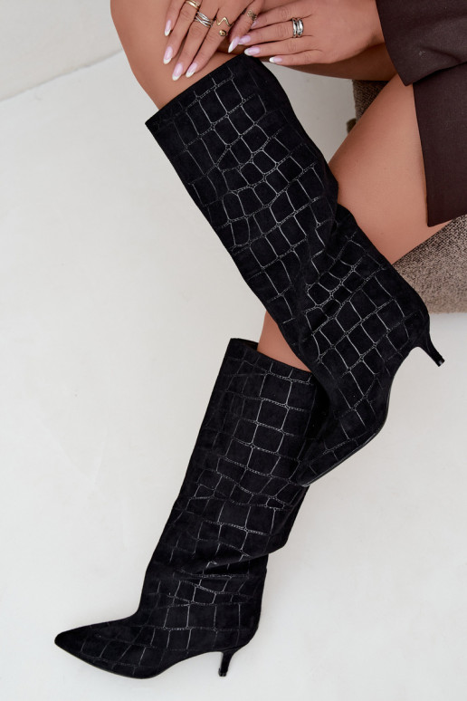 Botas negras de caña alta con detalles grabados y tacones Cazelle