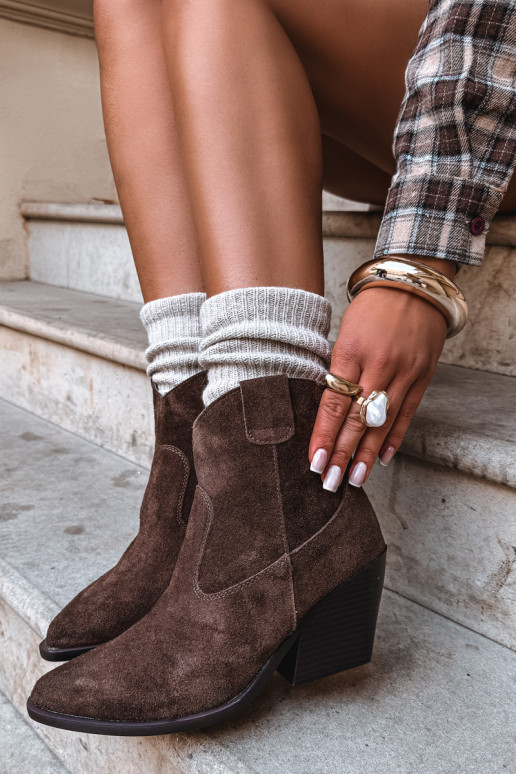 botas de ante forradas de estilo cowboy con tacón en color marrón Tirabelle