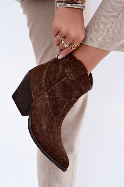 botas de ante forradas de estilo cowboy con tacón en color marrón Tirabelle