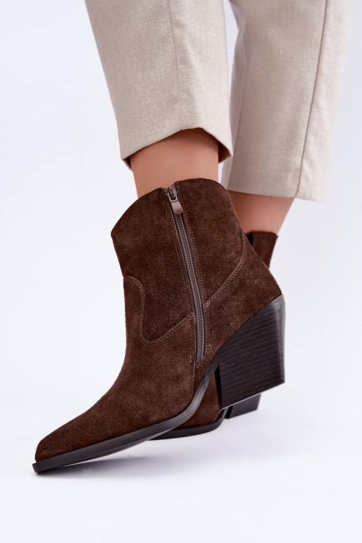 botas de ante forradas de estilo cowboy con tacón en color marrón Tirabelle