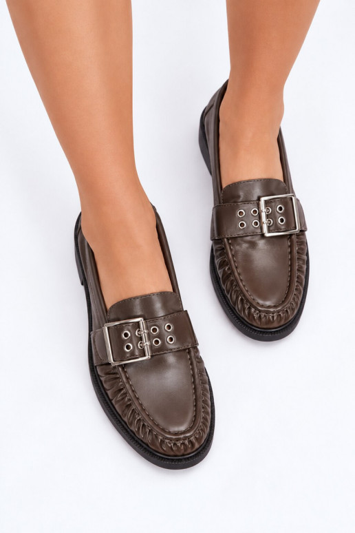 Mocasines para mujer con volantes y hebillas en color chocolate Daliare
