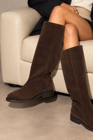 Botas altas con tacones anchos en color chocolate Jasmire