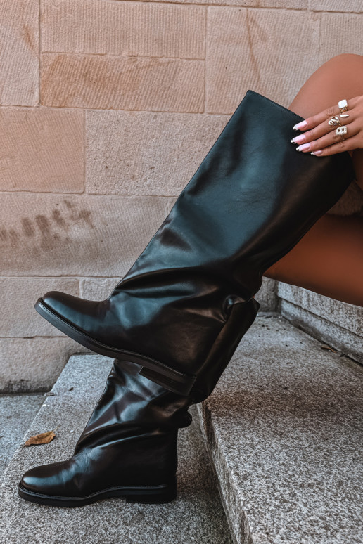 botas altas para mujer con tacones anchos y bordado decorativo en negro Gresa