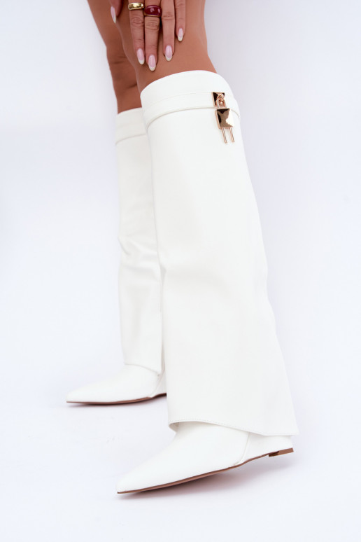 Botas altas Mirettea con plataforma y correas decorativas en blanco