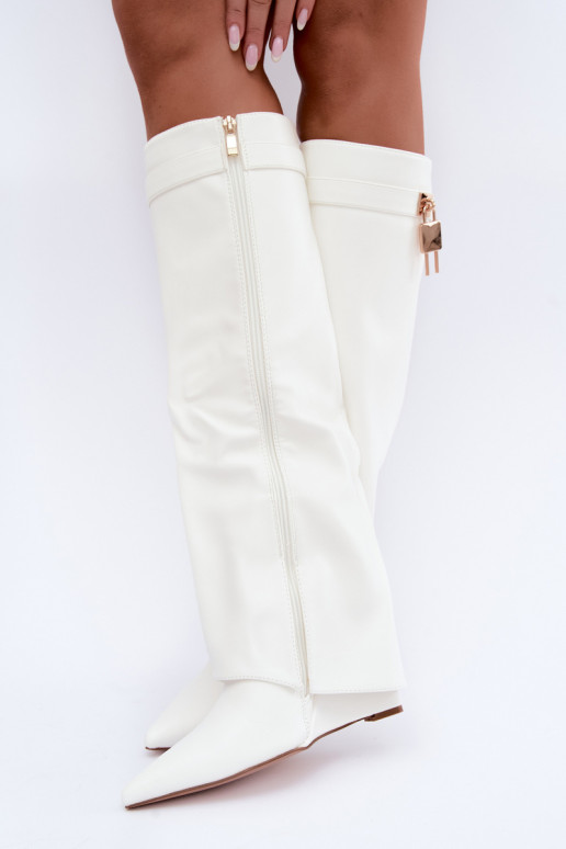 Botas altas Mirettea con plataforma y correas decorativas en blanco