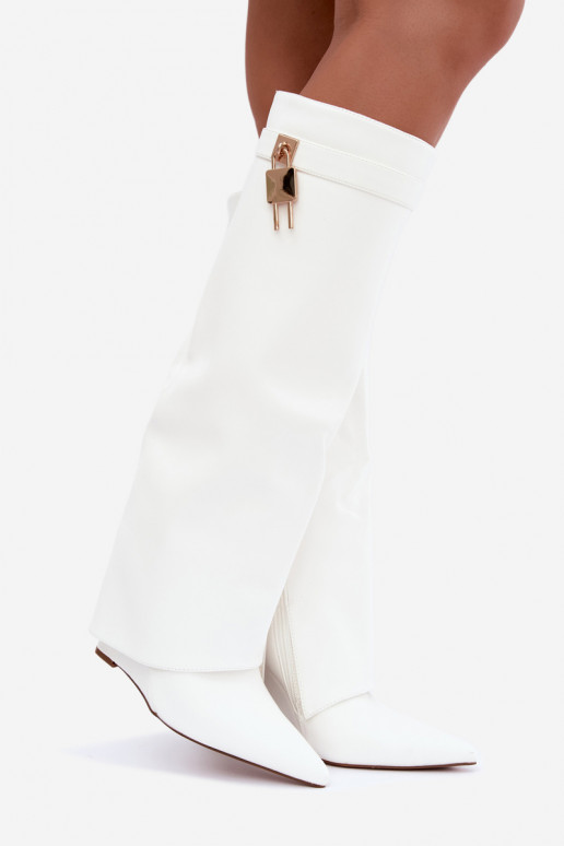 Botas altas Mirettea con plataforma y correas decorativas en blanco