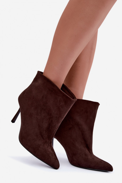 Botines de chocolate sin cordones con tacones finos Kamea