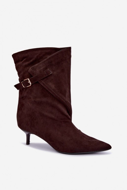 Botines de tacón bajo con hebillas en color chocolate Canelisse