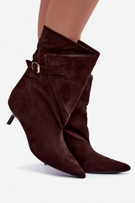 Botines de tacón bajo con hebillas en color chocolate Canelisse