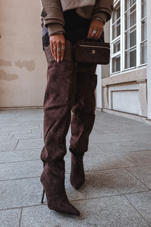 Botas altas para mujer con tacones delgados en color marrón Aderelle