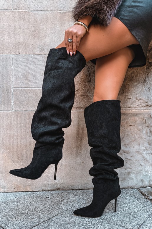 Botas altas para mujer con tacones delgados en color negro Aderelle