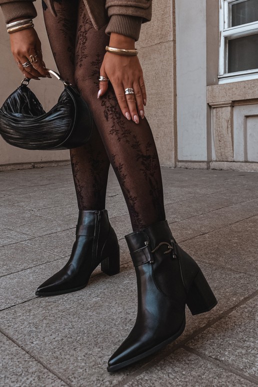 Botines cálidos con tacones y adornos en negro Isarae