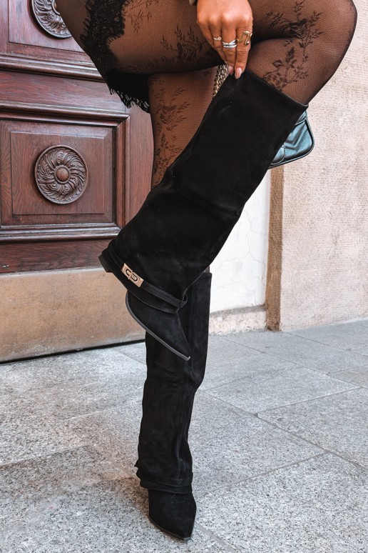 Botas altas cálidas con caña cosida y tacones en negro Jorella