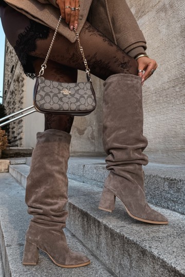 Botas altas cálidas arrugadas con tacones en ante sintético color arcilla Zazoo 4228 2