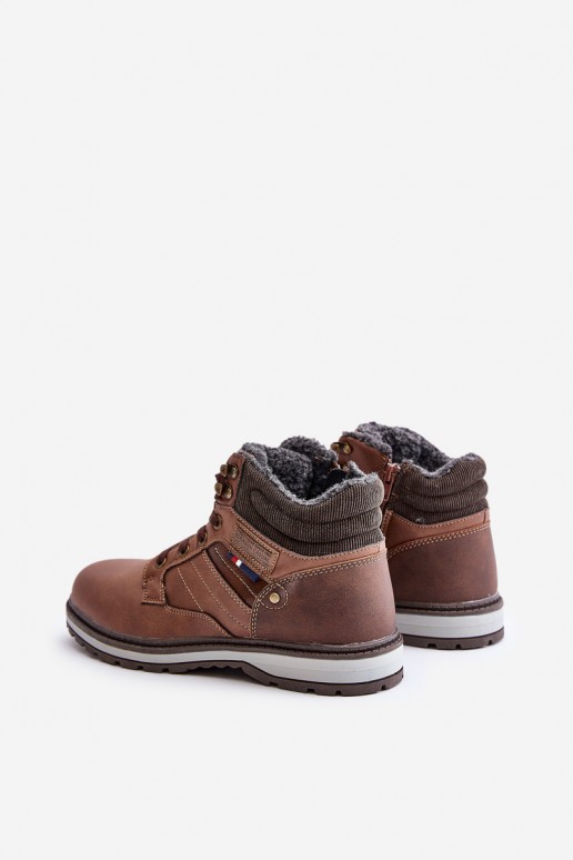 botas aisladas para hombre en color marrón McBraun