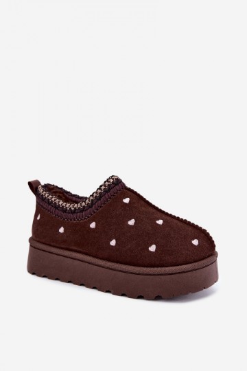 botas de nieve para niños aisladas con corazones y piel en color marrón Meldrena