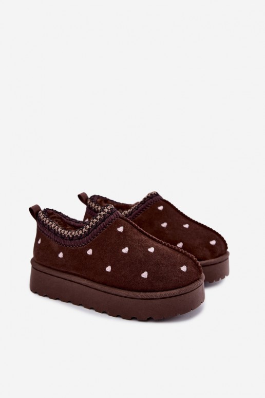 botas de nieve para niños aisladas con corazones y piel en color marrón Meldrena