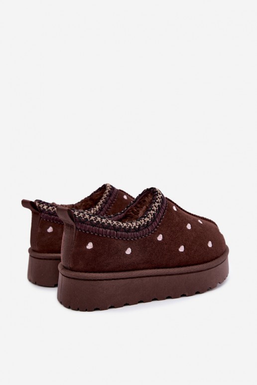 botas de nieve para niños aisladas con corazones y piel en color marrón Meldrena