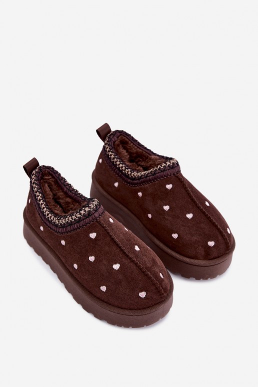 botas de nieve para niños aisladas con corazones y piel en color marrón Meldrena