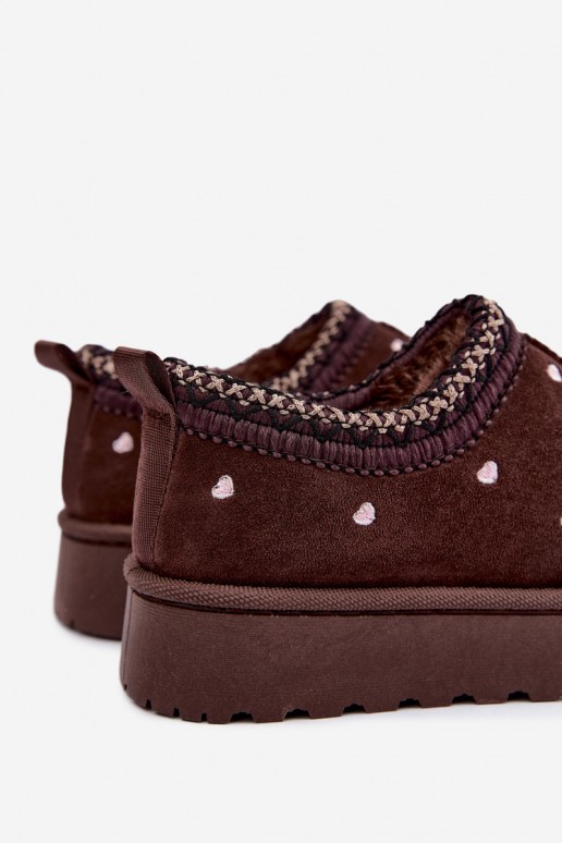 botas de nieve para niños aisladas con corazones y piel en color marrón Meldrena