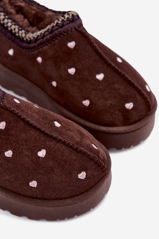 botas de nieve para niños aisladas con corazones y piel en color marrón Meldrena