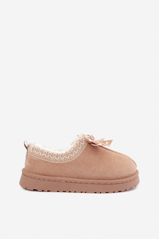 botas de nieve para niños con flores bordadas y lazo en color arena Ysmerine
