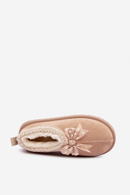 botas de nieve para niños con flores bordadas y lazo en color arena Ysmerine