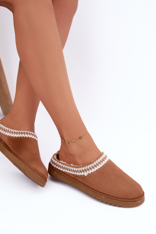 zapatillas de casa para mujer con flores bordadas en color marrón Inblu