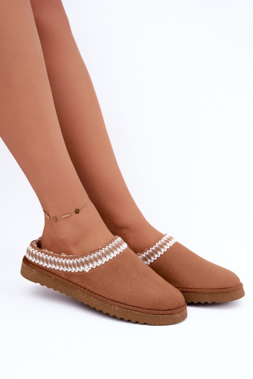 zapatillas de casa para mujer con flores bordadas en color marrón Inblu