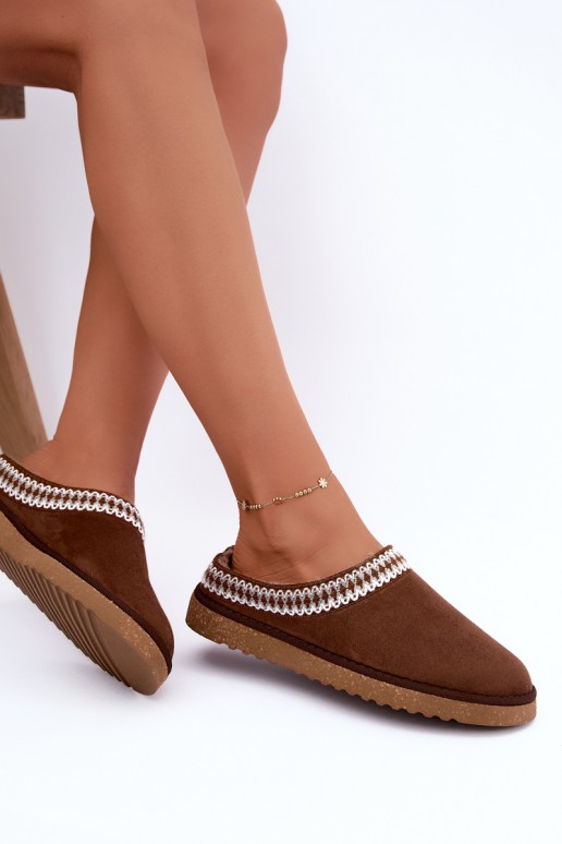 zapatillas de casa para mujer con flores bordadas en color marrón Inblu