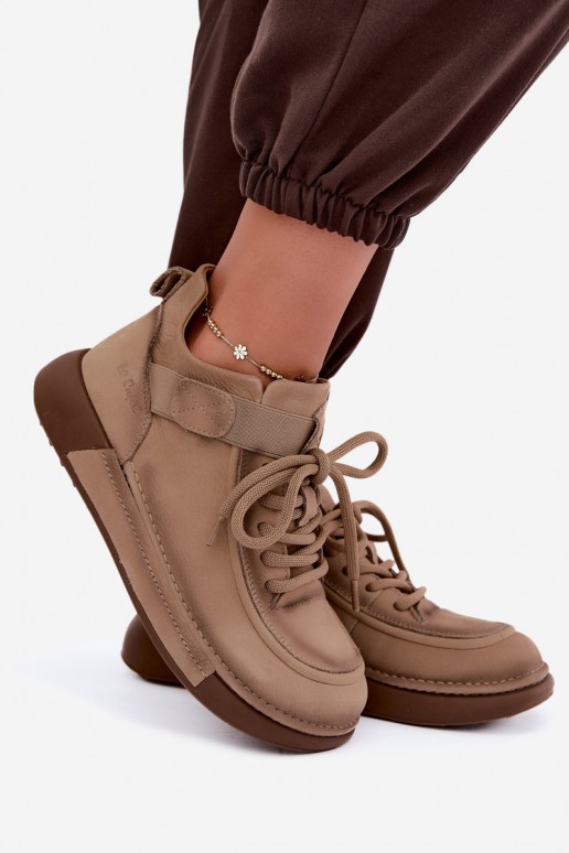 botines aislados de cuero natural Lee Cooper LCJ-26-19-4603 en color caqui
