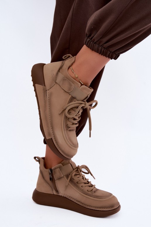 botines aislados de cuero natural Lee Cooper LCJ-26-19-4603 en color caqui