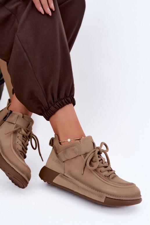 botines aislados de cuero natural Lee Cooper LCJ-26-19-4603 en color caqui
