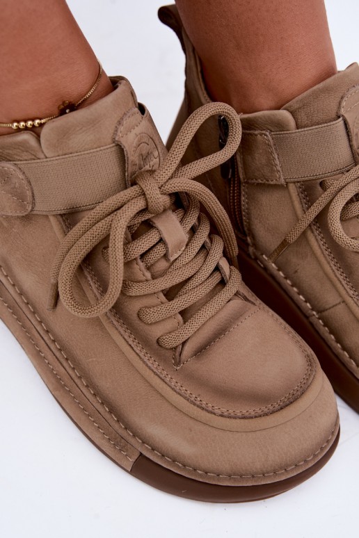 botines aislados de cuero natural Lee Cooper LCJ-26-19-4603 en color caqui