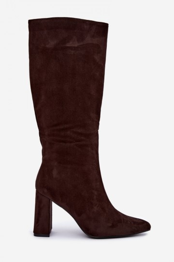 botas altas aisladas con tacón en color chocolate Evelle 2