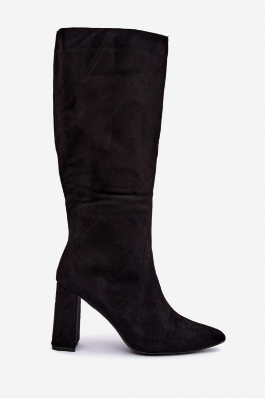 botas altas aisladas con tacón en color negro Evelle