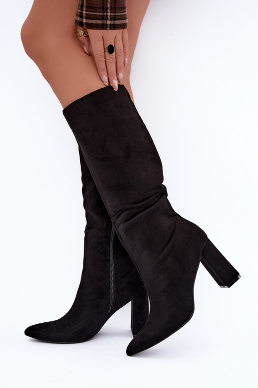 botas altas aisladas con tacón en color negro Evelle