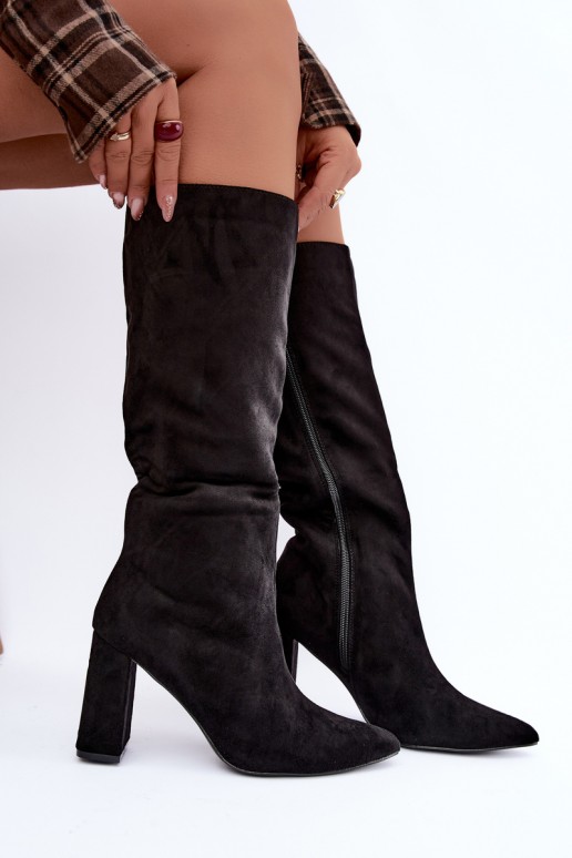 botas altas aisladas con tacón en color negro Evelle