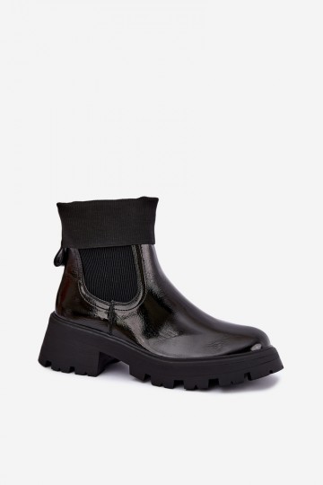 botines elegantes con efecto charol en color negro Sevella