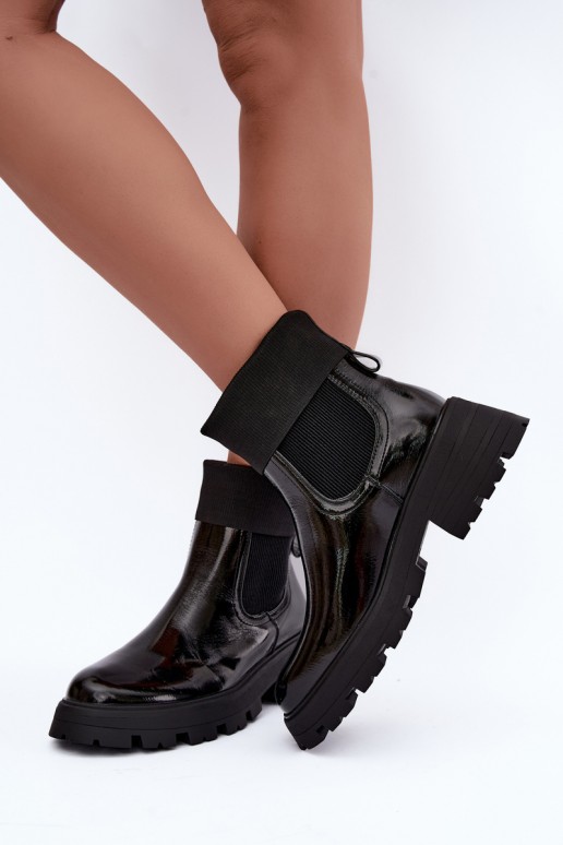 botines elegantes con efecto charol en color negro Sevella